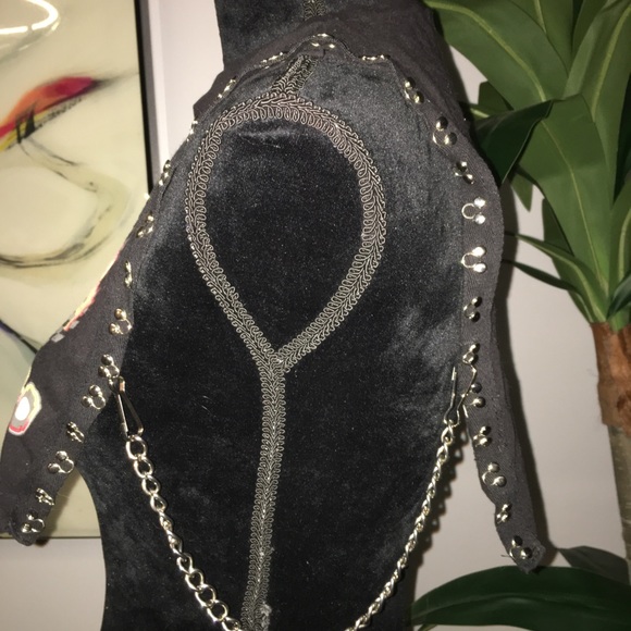 Edgy Chain Top - Picture 2 of 3